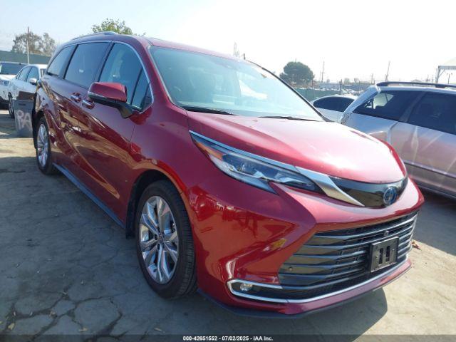  Salvage Toyota Sienna