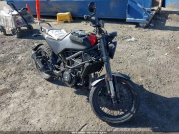  Salvage Husqvarna Vitpilen 401 Svartpilen 4
