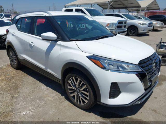  Salvage Nissan Kicks