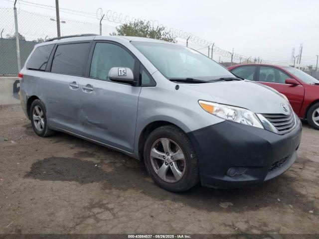  Salvage Toyota Sienna