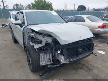  Salvage Porsche Cayenne