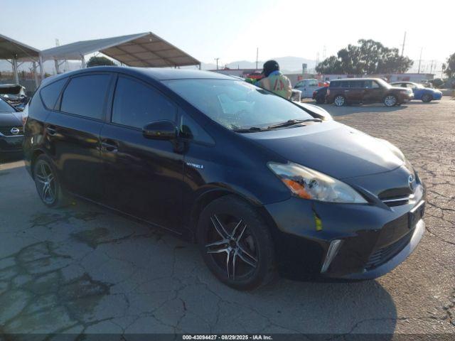  Salvage Toyota Prius v