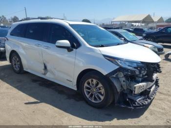  Salvage Toyota Sienna