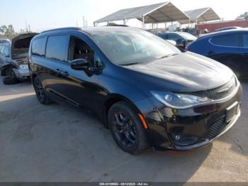  Salvage Chrysler Pacifica