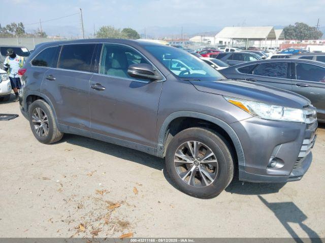  Salvage Toyota Highlander