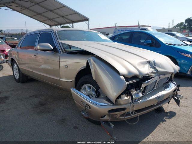  Salvage Jaguar Xj8