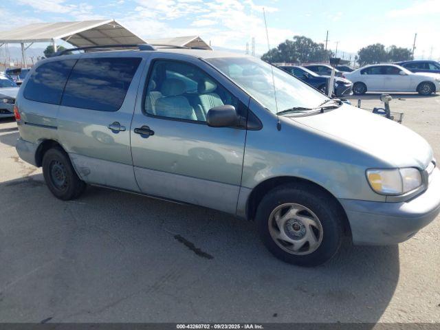  Salvage Toyota Sienna