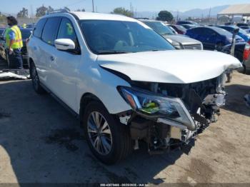  Salvage Nissan Pathfinder