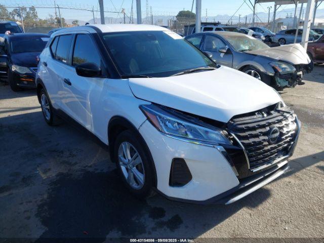  Salvage Nissan Kicks