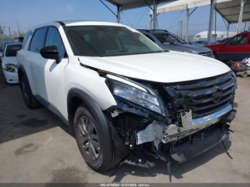  Salvage Nissan Pathfinder