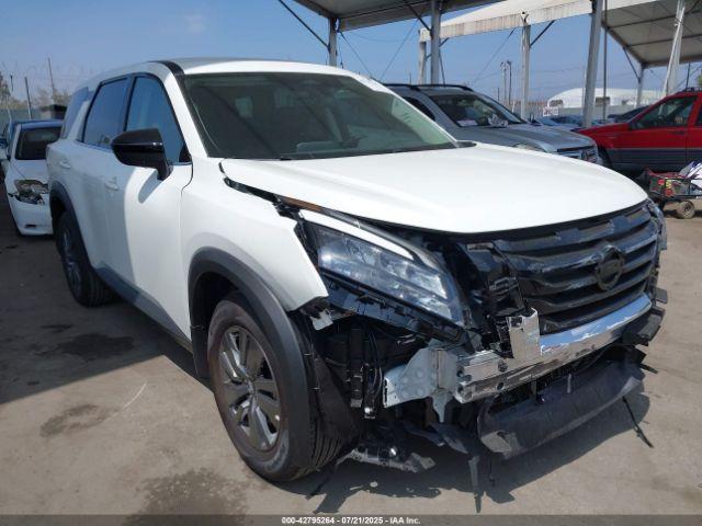  Salvage Nissan Pathfinder