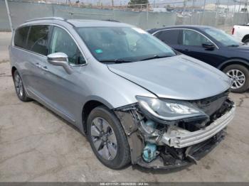  Salvage Chrysler Pacifica