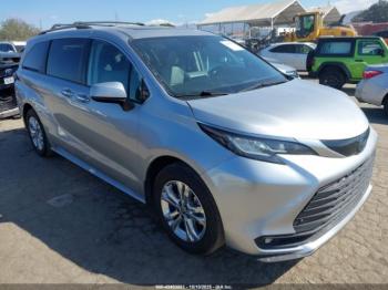  Salvage Toyota Sienna