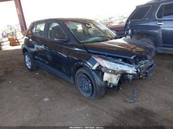  Salvage Nissan Kicks