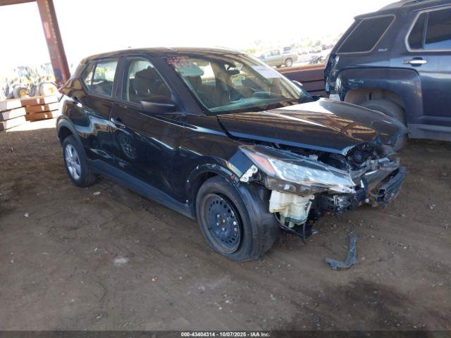  Salvage Nissan Kicks