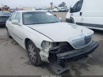 Salvage Lincoln Towncar