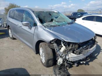  Salvage Chrysler Pacifica