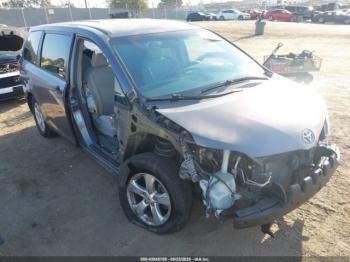  Salvage Toyota Sienna