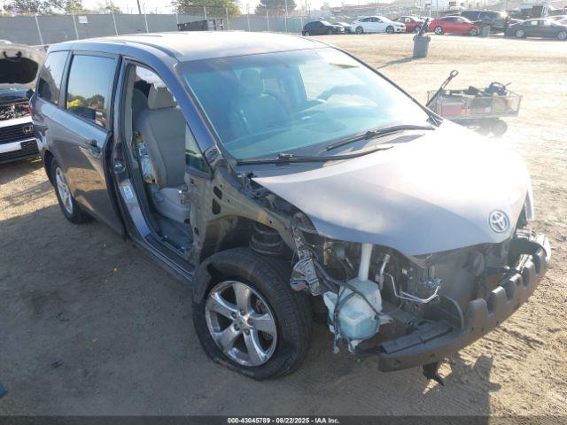  Salvage Toyota Sienna