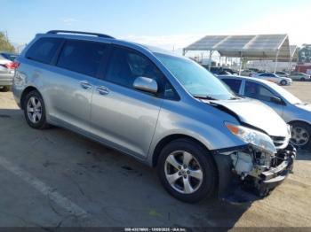  Salvage Toyota Sienna