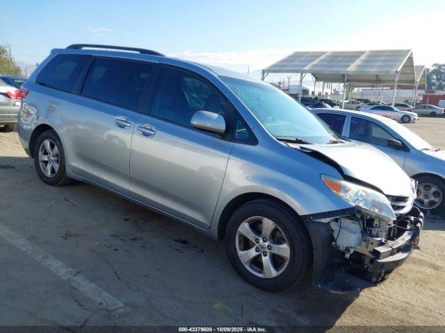 Salvage Toyota Sienna