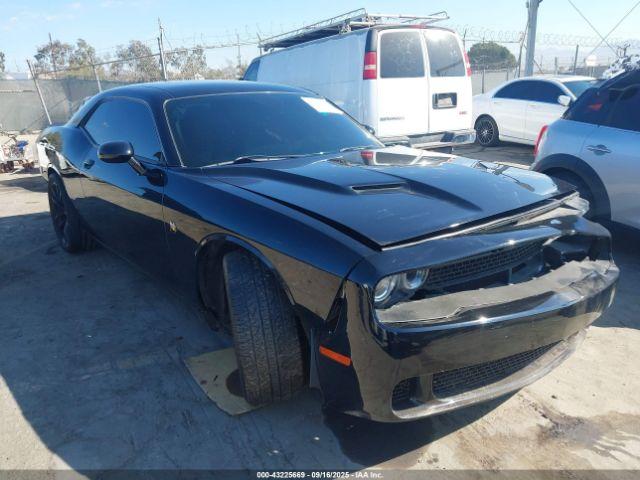  Salvage Dodge Challenger