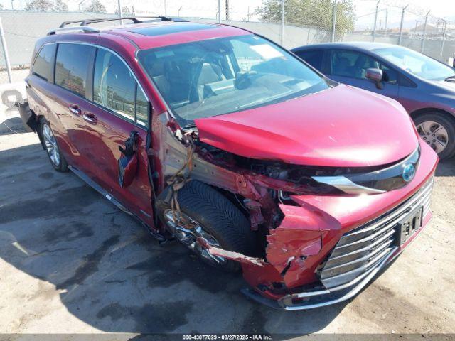  Salvage Toyota Sienna