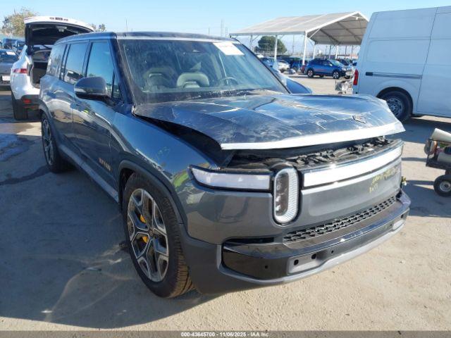  Salvage Rivian R1s