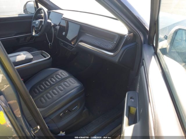 Rivian R1s Launch Edition Image 7