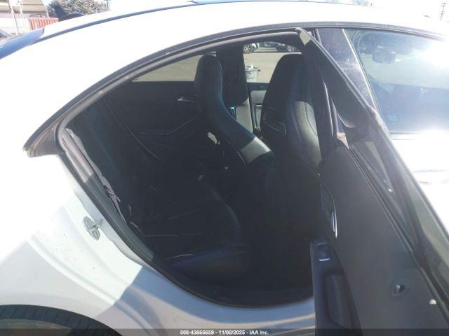 Mercedes-Benz Cla-class 4matic Image 11