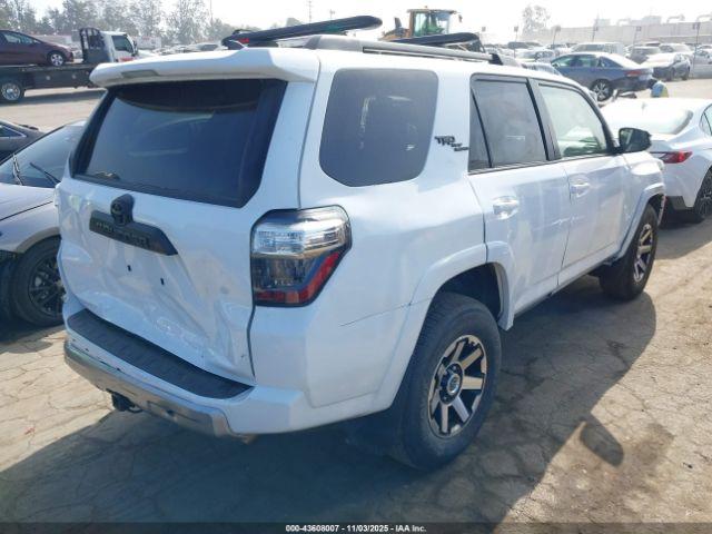 Toyota 4Runner Trd Off Road Premium Image 8