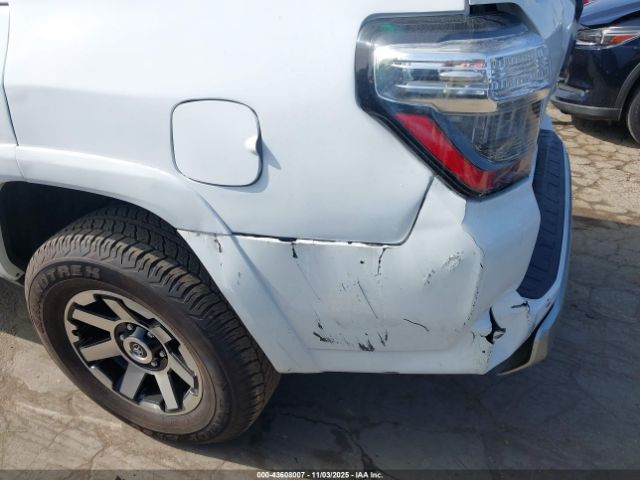 Toyota 4Runner Trd Off Road Premium Image 6