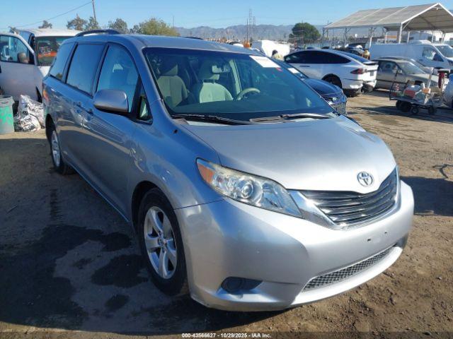  Salvage Toyota Sienna