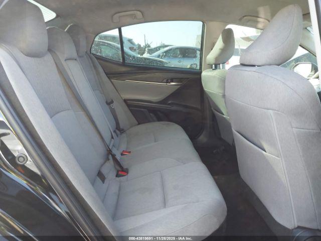 Toyota Camry Le Image 8