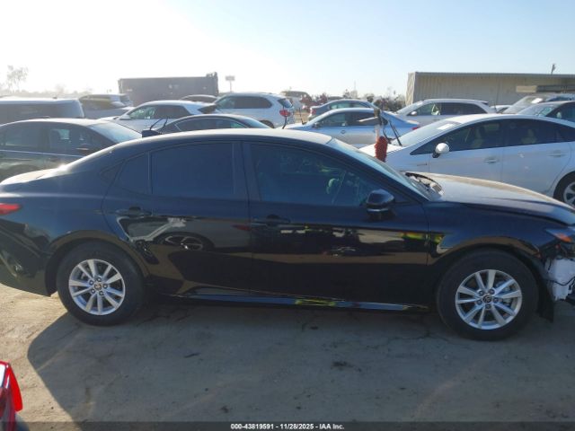 Toyota Camry Le Image 15