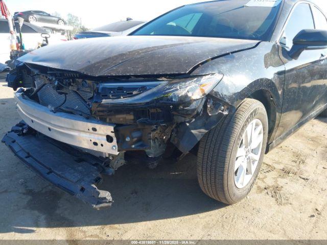 Toyota Camry Le Image 16