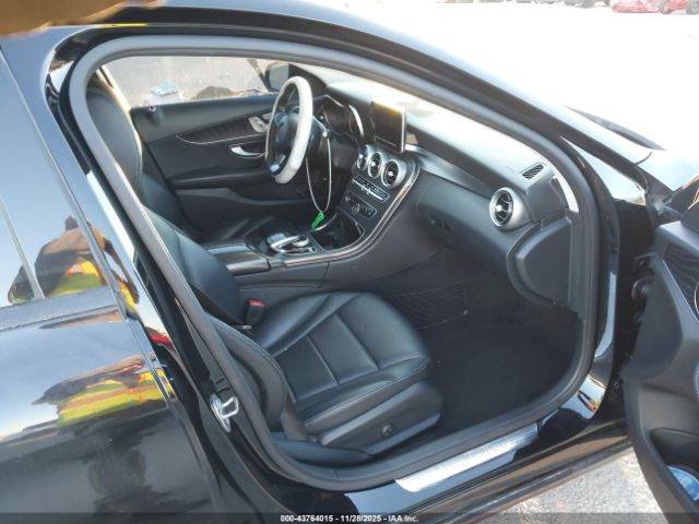 Mercedes-Benz C-Class Image 6