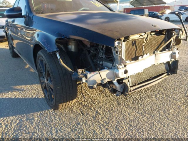 Mercedes-Benz C-Class Image 17