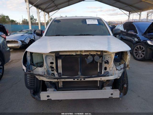 Toyota Tacoma Image 14