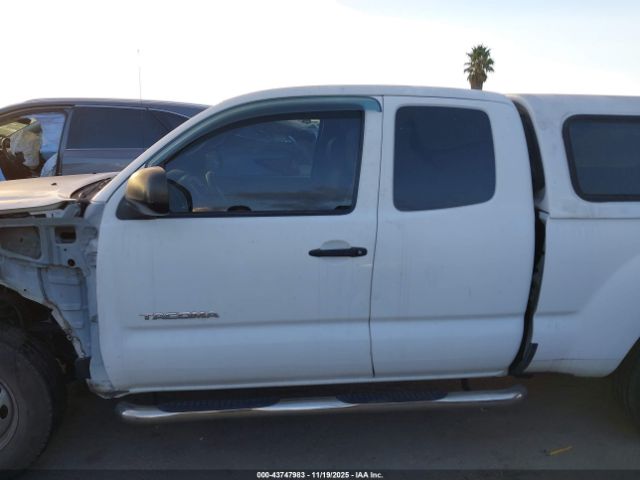 Toyota Tacoma Image 12