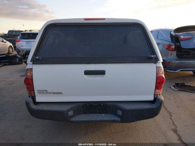 Toyota Tacoma Image 16