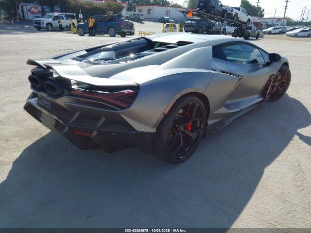 Lamborghini Revuelto Image 7