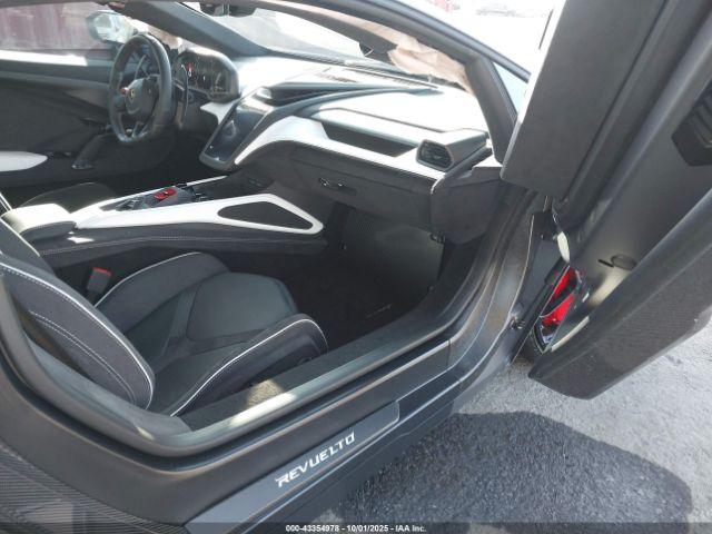 Lamborghini Revuelto Image 8