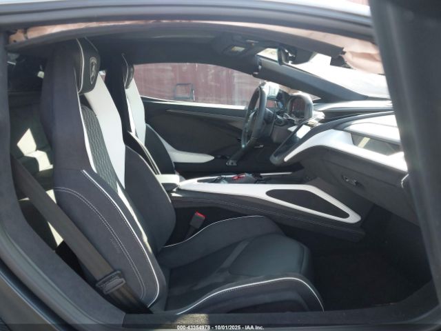 Lamborghini Revuelto Image 10