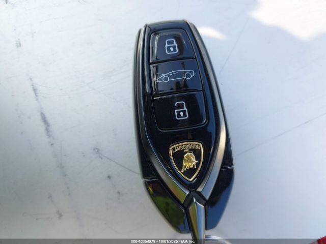 Lamborghini Revuelto Image 15