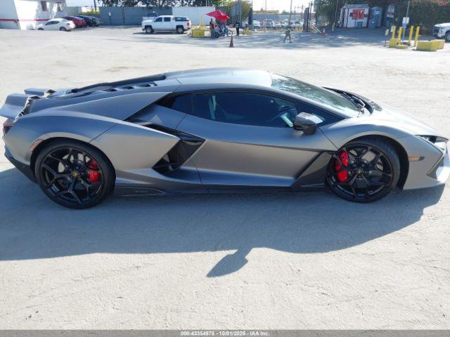 Lamborghini Revuelto Image 4