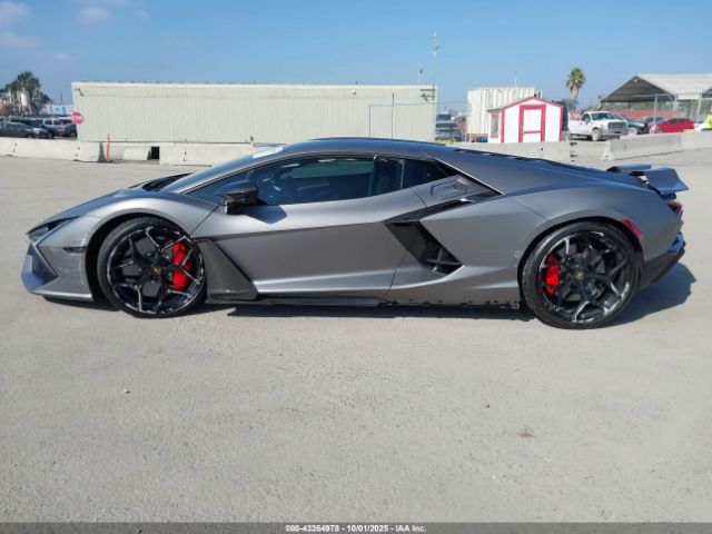 Lamborghini Revuelto Image 17