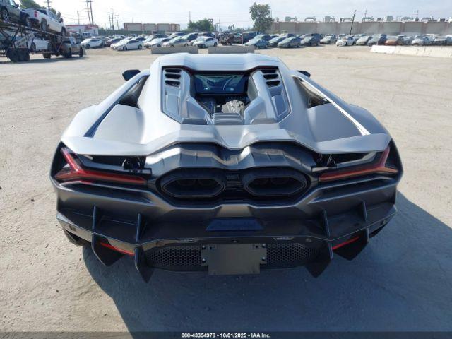 Lamborghini Revuelto Image 2