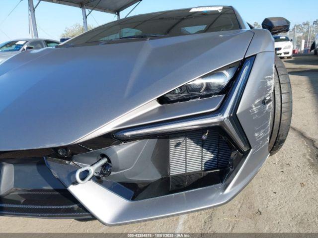 Lamborghini Revuelto Image 20