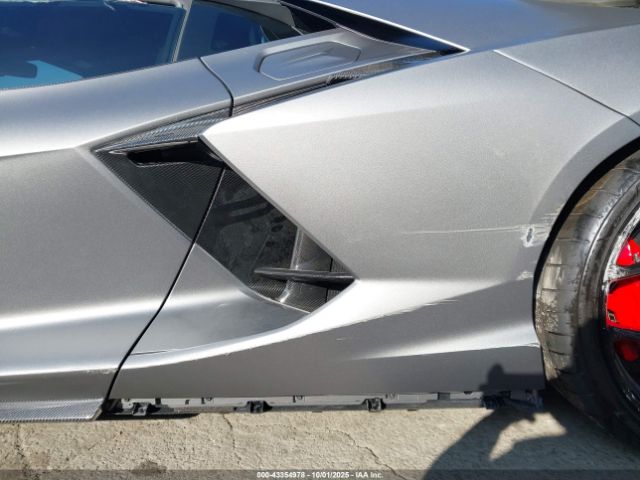 Lamborghini Revuelto Image 3